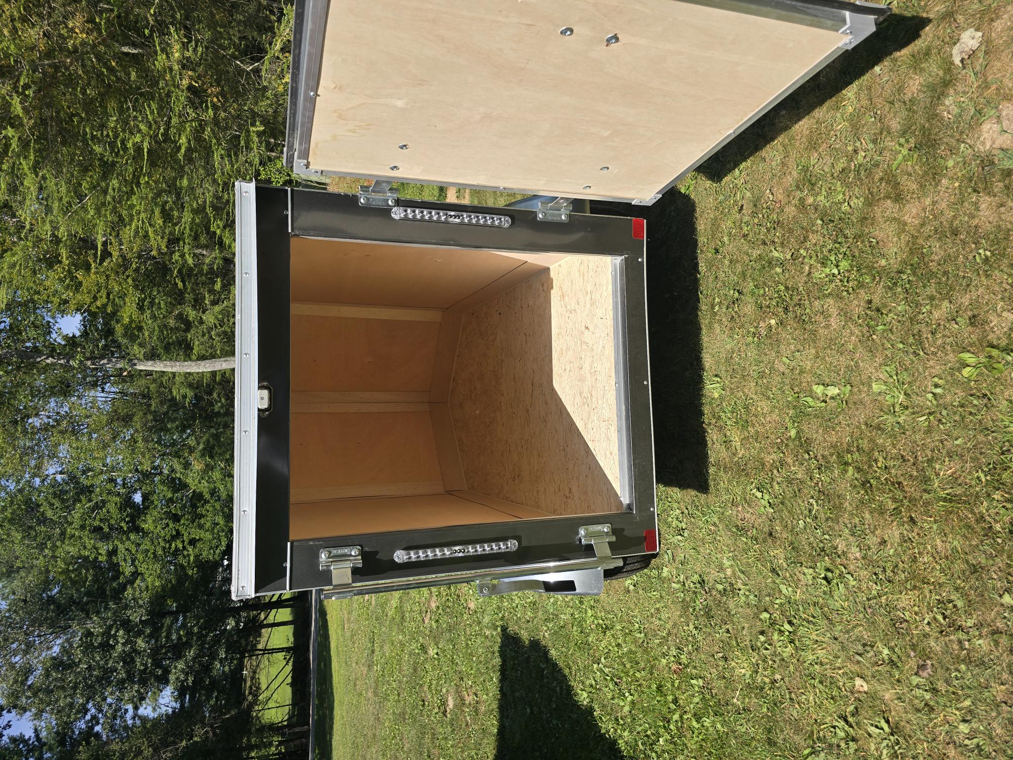 4x6ft Enclosed Trailer - View 2